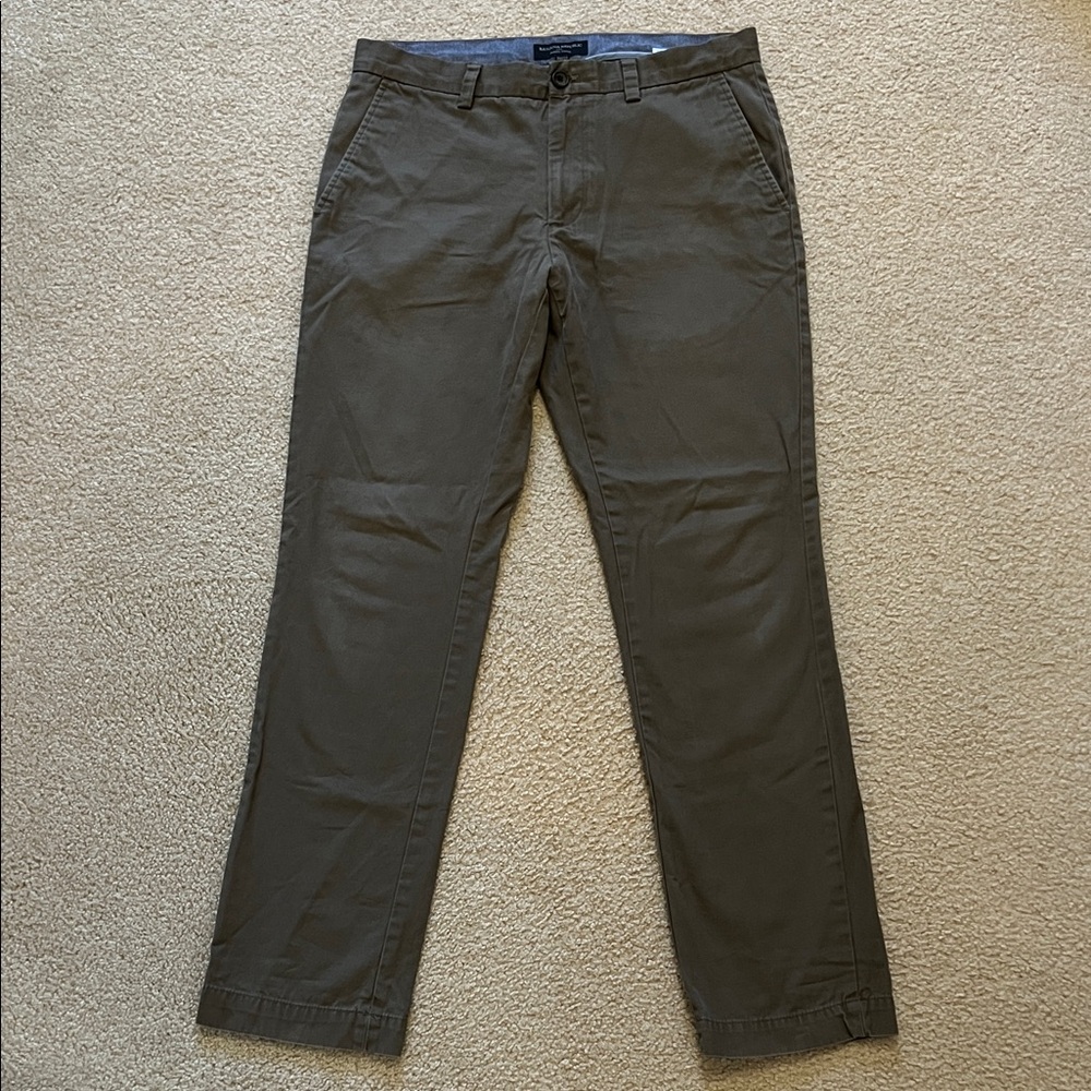 Banana Republic Men's Khaki Chino Pants